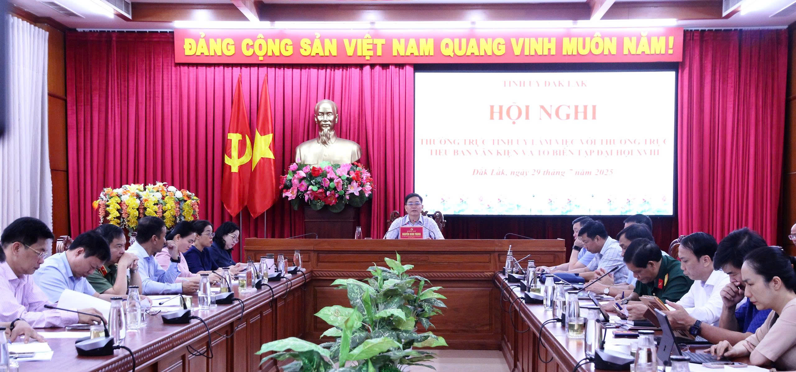 Thường trực Tỉnh ủy làm việc với Tiểu ban văn kiện Đại hội đại biểu Đảng bộ tỉnh lần thứ XVIII nhiệm kỳ 2025-2030.