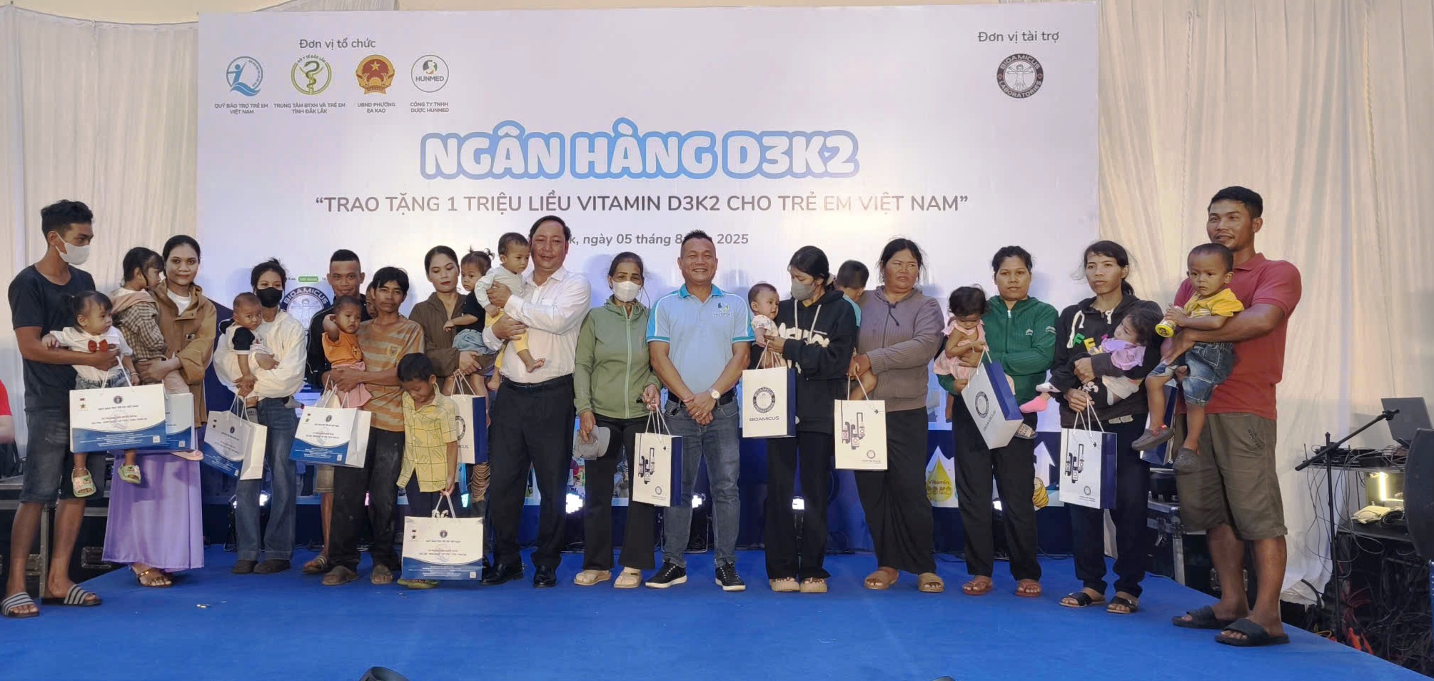 Quỹ Bảo trợ trẻ em Việt Nam hỗ trợ 700 trẻ em có hoàn cảnh khó khăn tại tỉnh Đắk Lắk bổ sung vitamin D3K2