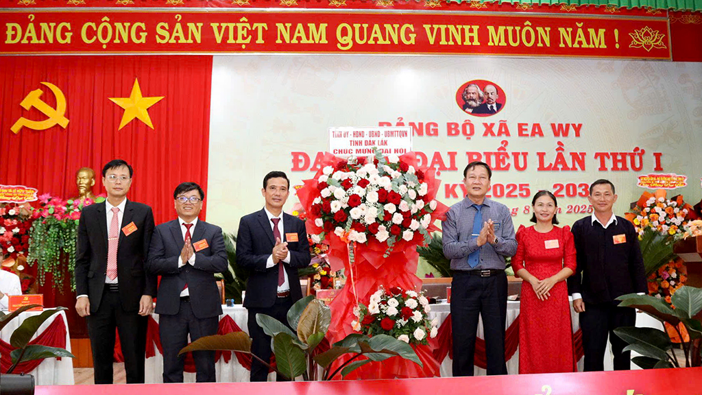 Phấn đấu xây dựng xã Ea Wy giàu đẹp, văn minh và bản sắc, góp phần vào sự phát triển chung của tỉnh Đắk Lắk