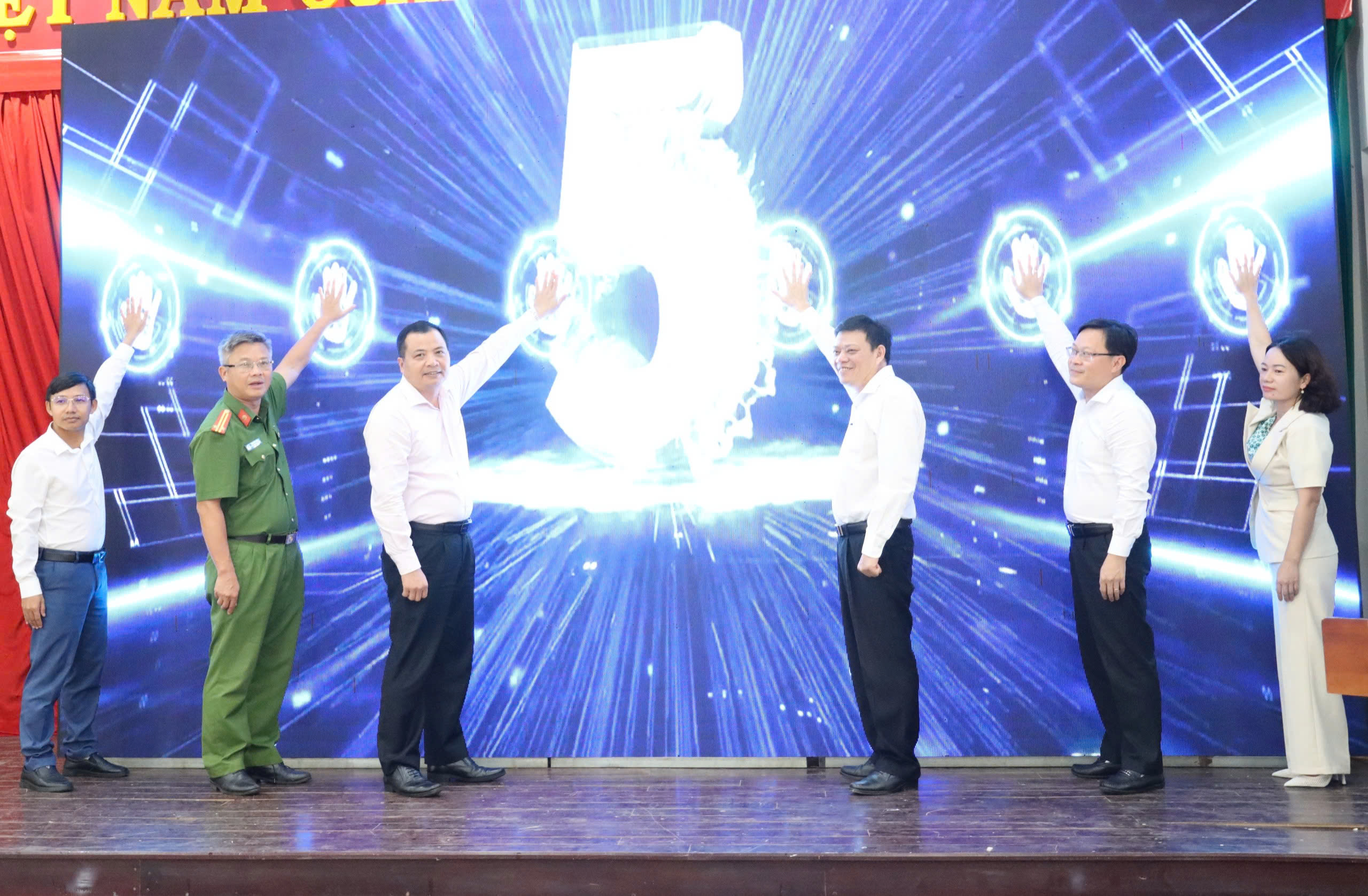 Xã Dray Bhăng: Phát động phong trào “Bình dân học vụ số”