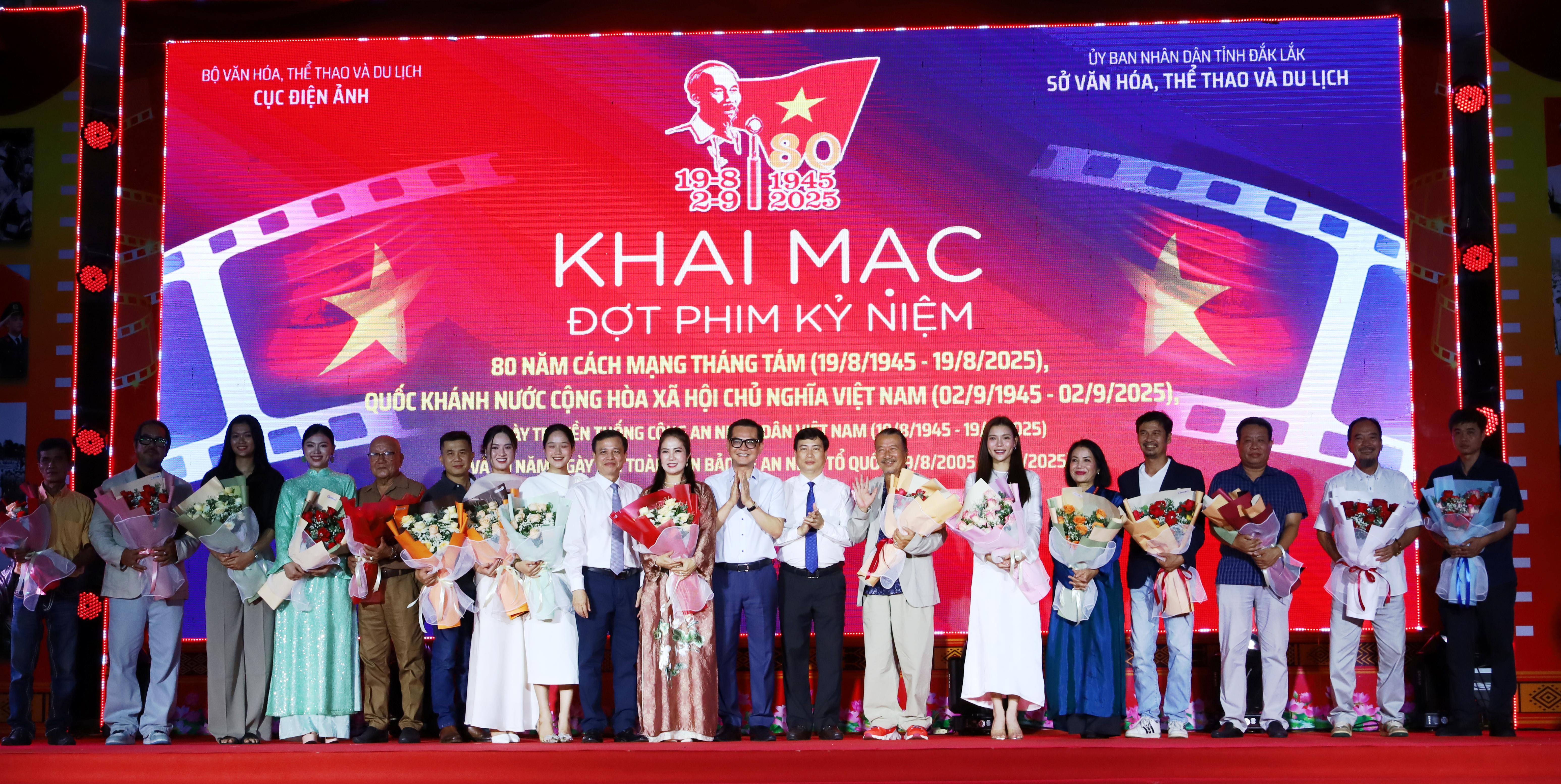 Khai mạc đợt phim kỷ niệm 80 năm Cách mạng tháng Tám và Quốc khánh 2/9 tại Đắk Lắk