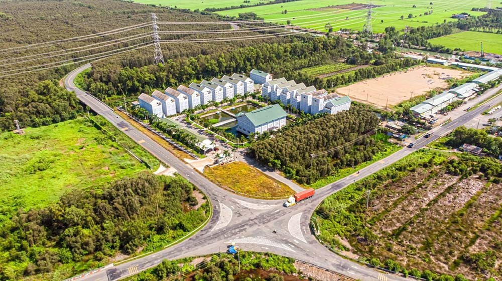 Quyết định về việc Công ty TNHH Một thành viên Đình Trung thuê 11.395 m 2 đất để thực hiện dự án Nhà máy chế biến đá Granite và Bazan Ngọc Đạt tại Cụm công nghiệp Cư Kuin, xã Dray Bhăng, tỉnh Đắk Lắk