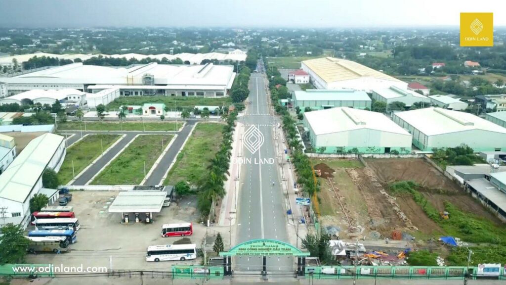 Quyết định về việc Công ty TNHH một thành viên Gạch Long Phát thuê 10.950 m2 đất để thực hiện dự án Trạm trộn bê tông thương phẩm tại Cụm công nghiệp Cư Kuin, xã Dray Bhăng, tỉnh Đắk Lắk