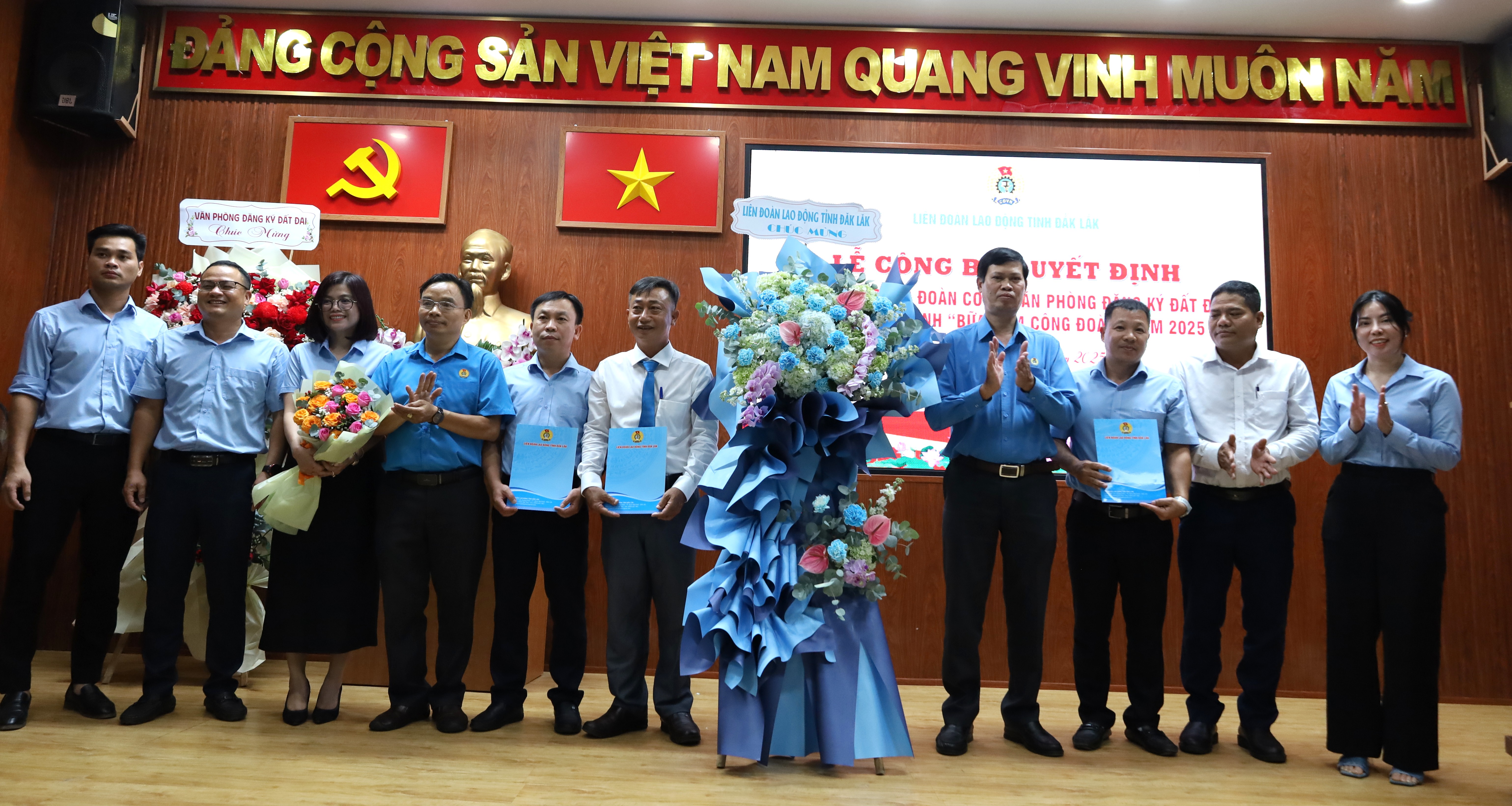 Công bố Quyết định thành lập Công đoàn cơ sở Văn phòng Đăng ký đất đai và chương trình 