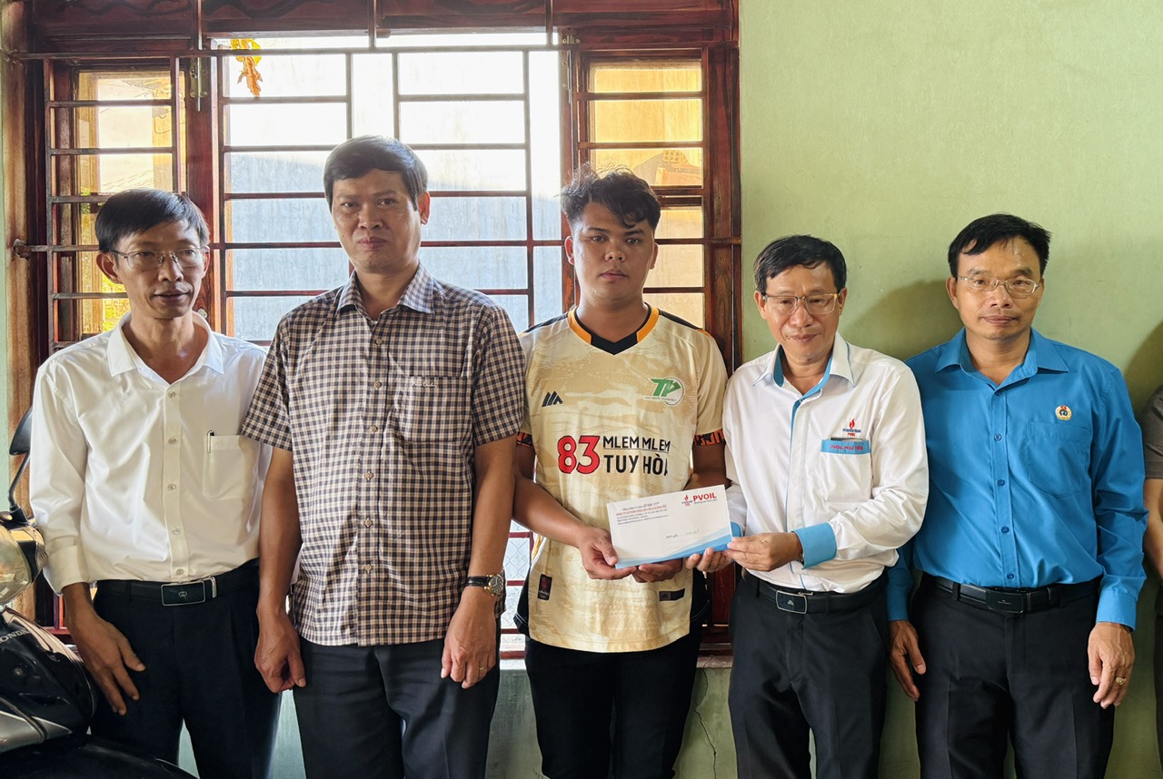 Thăm hỏi, động viên các gia đình công nhân gặp nạn khi thi công cao tốc Bắc - Nam