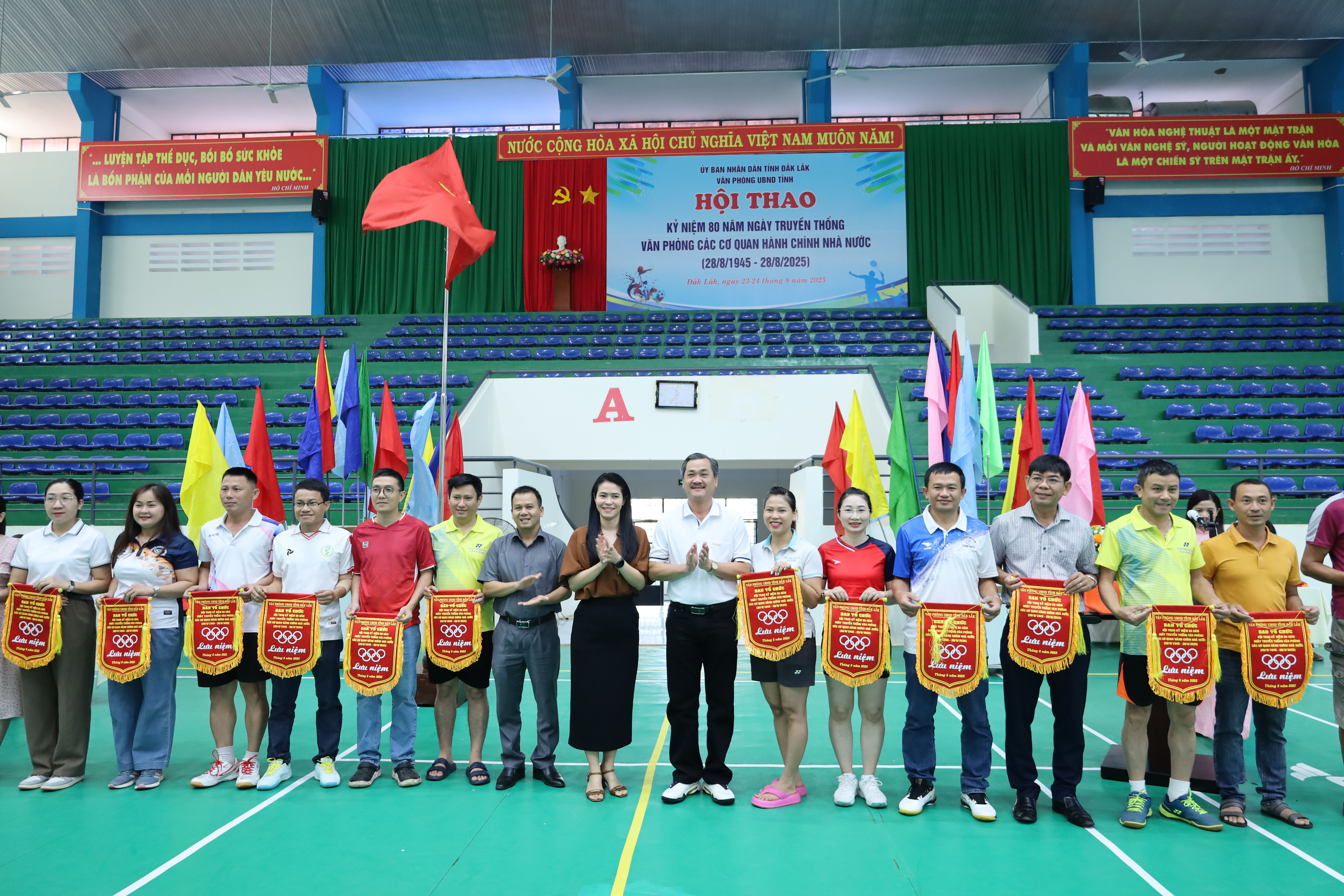 Khai mạc Hội thao chào mừng kỷ niệm 80 năm Ngày truyền thống Văn phòng các cơ quan hành chính Nhà nước