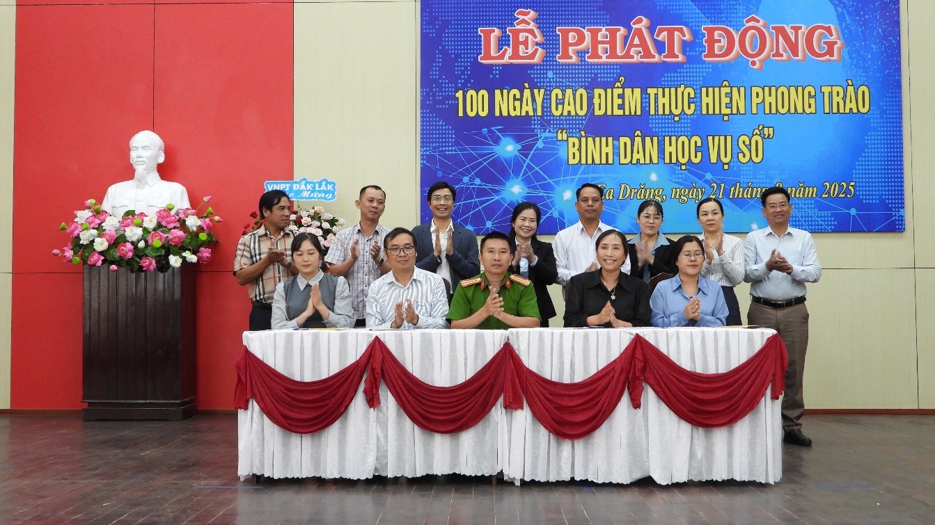 Xã Ea Drăng phát động100 ngày cao điểm thực hiện phong trào “bình dân học vụ số”.