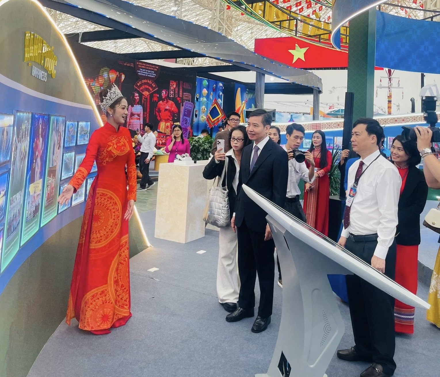 Khai mạc Triển lãm thành tựu Đất nước với chủ đề 