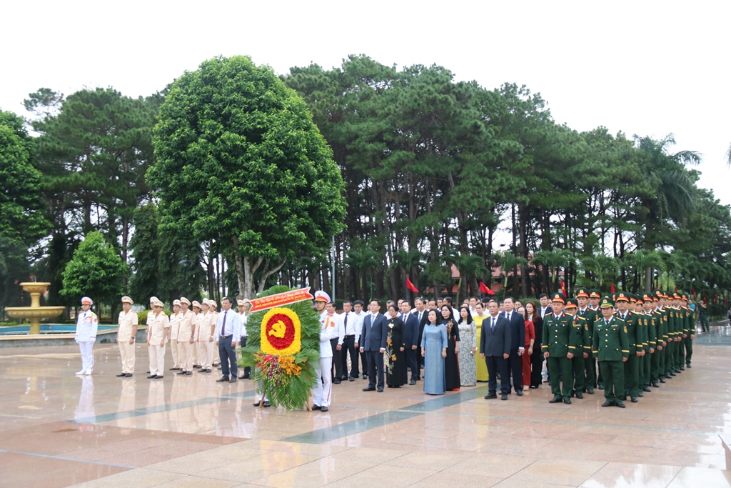 Lãnh đạo tỉnh Đắk Lắk viếng Nghĩa trang Liệt sĩ tỉnh nhân dịp Quốc khánh 2/9