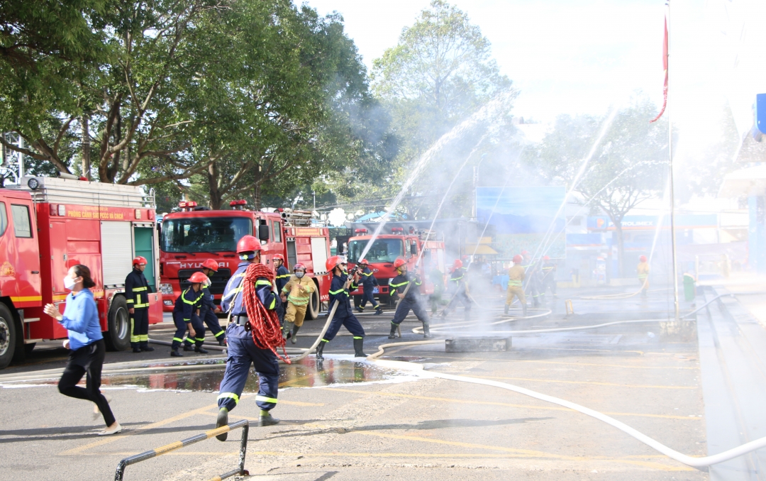Chủ động xử lý kịp thời, hiệu quả các tình huống cháy, nổ, tai nạn, sự cố có huy động lực lượng, người, phương tiện, tài sản của nhiều cơ quan, tổ chức, hộ gia đình, cá nhân trên địa bàn tỉnh