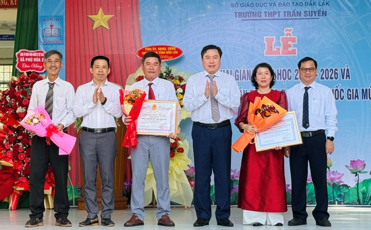 Trường THPT Trần Suyền khai giảng năm học mới