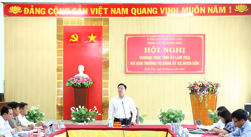 Đoàn công tác của Thường trực Tỉnh ủy làm việc với Đảng ủy xã Buôn Đôn.