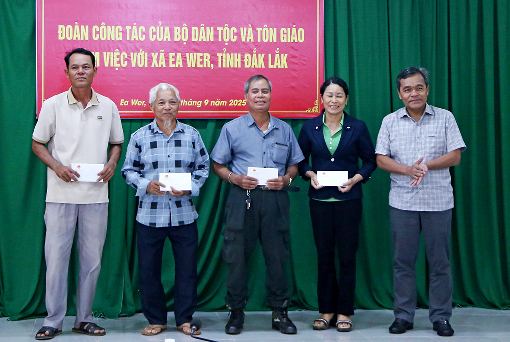 Phát huy vai trò của người có uy tín trong cộng đồng