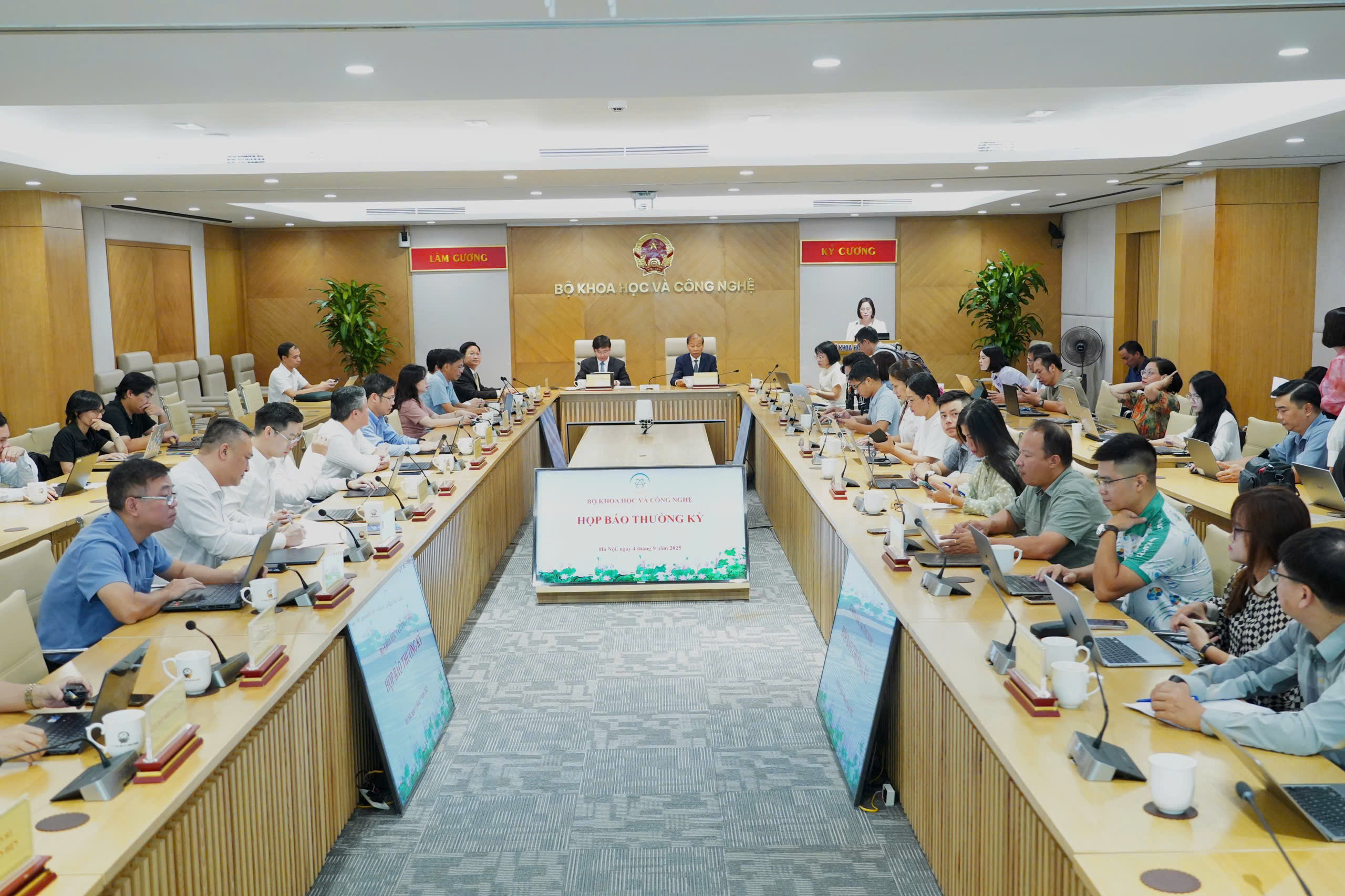 Triển khai các nhiệm vụ phát triển KHCN, ĐMST&CĐS theo Thông báo số 166-TB/TU của Thường trực Tỉnh ủy