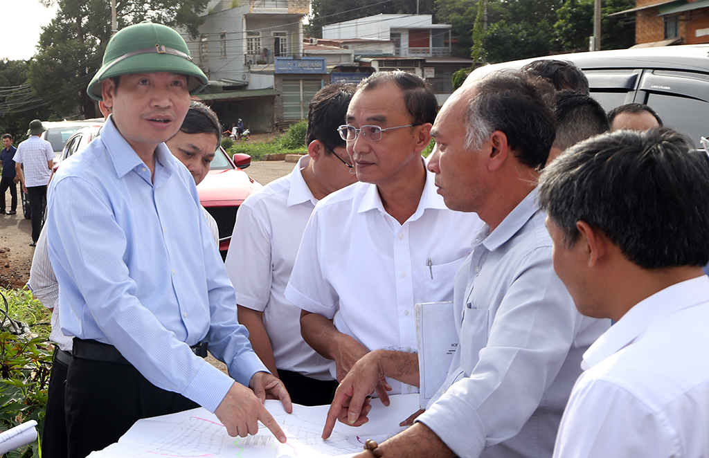 Chủ tịch UBND tỉnh Tạ Anh Tuấn kiểm tra một số công trình, dự án đang thi công trên địa bàn tỉnh