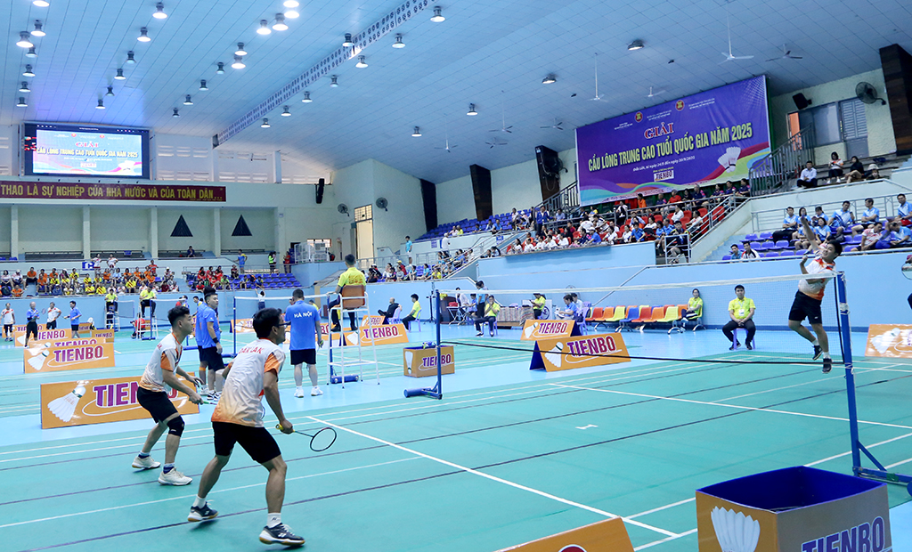 Hơn 300 vận động viên tranh tài tại Giải Cầu lông trung cao tuổi quốc gia năm 2025