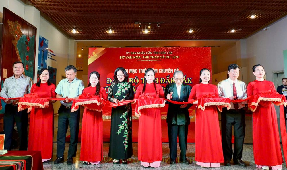 Khai mạc Triển lãm chuyên đề “Đảng bộ tỉnh Đắk Lắk- Những chặng đường lịch sử”