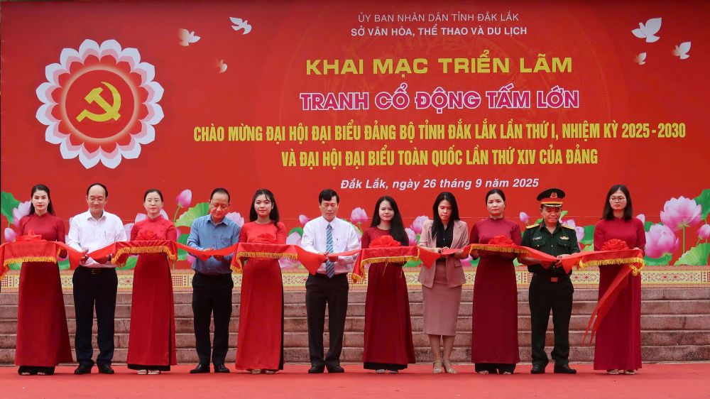 Khai mạc Triển lãm Tranh cổ động tấm lớn chào mừng Đại hội đại biểu Đảng bộ tỉnh Đắk Lắk lần thứ I, nhiệm kỳ 2025 – 2030