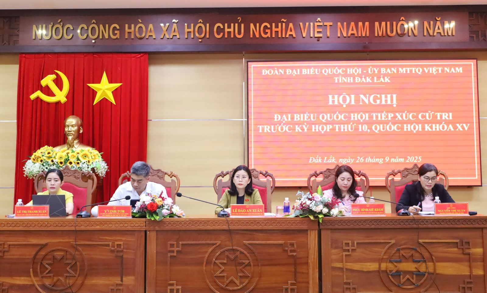 Cử tri phản ánh các vấn đề về chi trả trợ cấp xã hội, giải quyết thủ tục hành chính