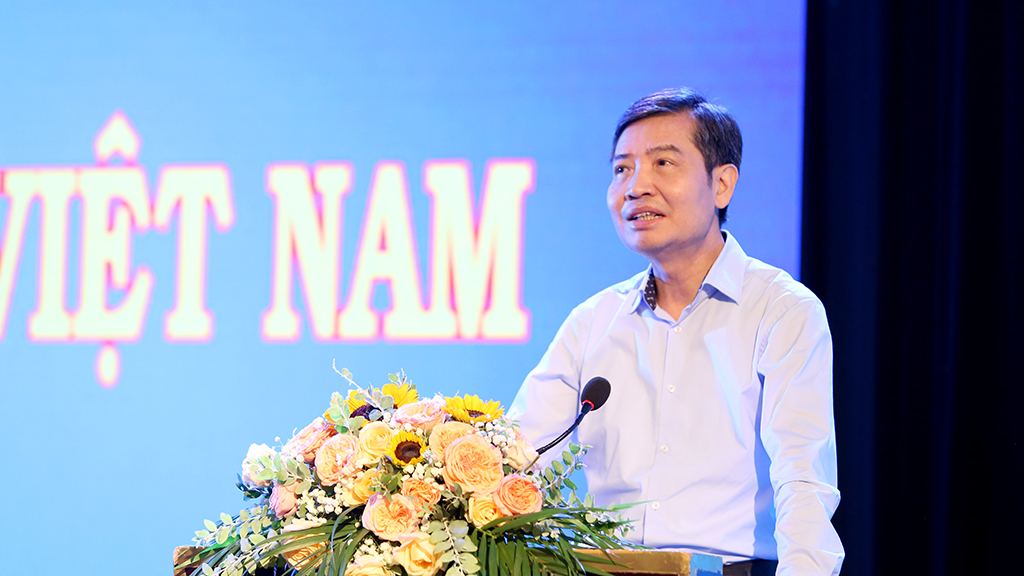 The People's Committee of Dak Lak Province Holds Meeting to Celebrate Vietnamese Entrepreneurs' Day