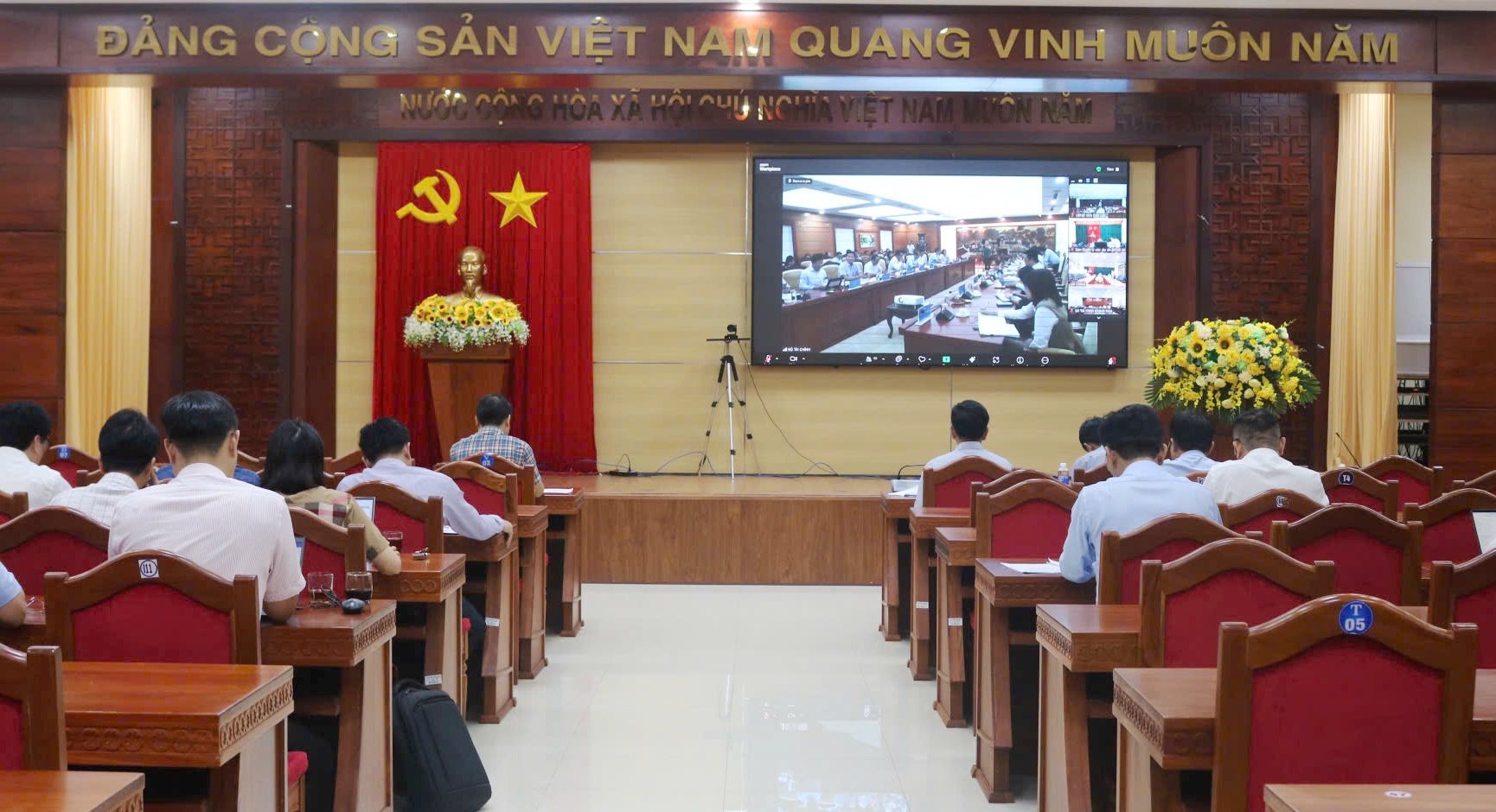 Hội nghị với các bộ, ngành, địa phương về tình hình giải ngân đầu tư công nguồn vốn nước ngoài năm 2025
