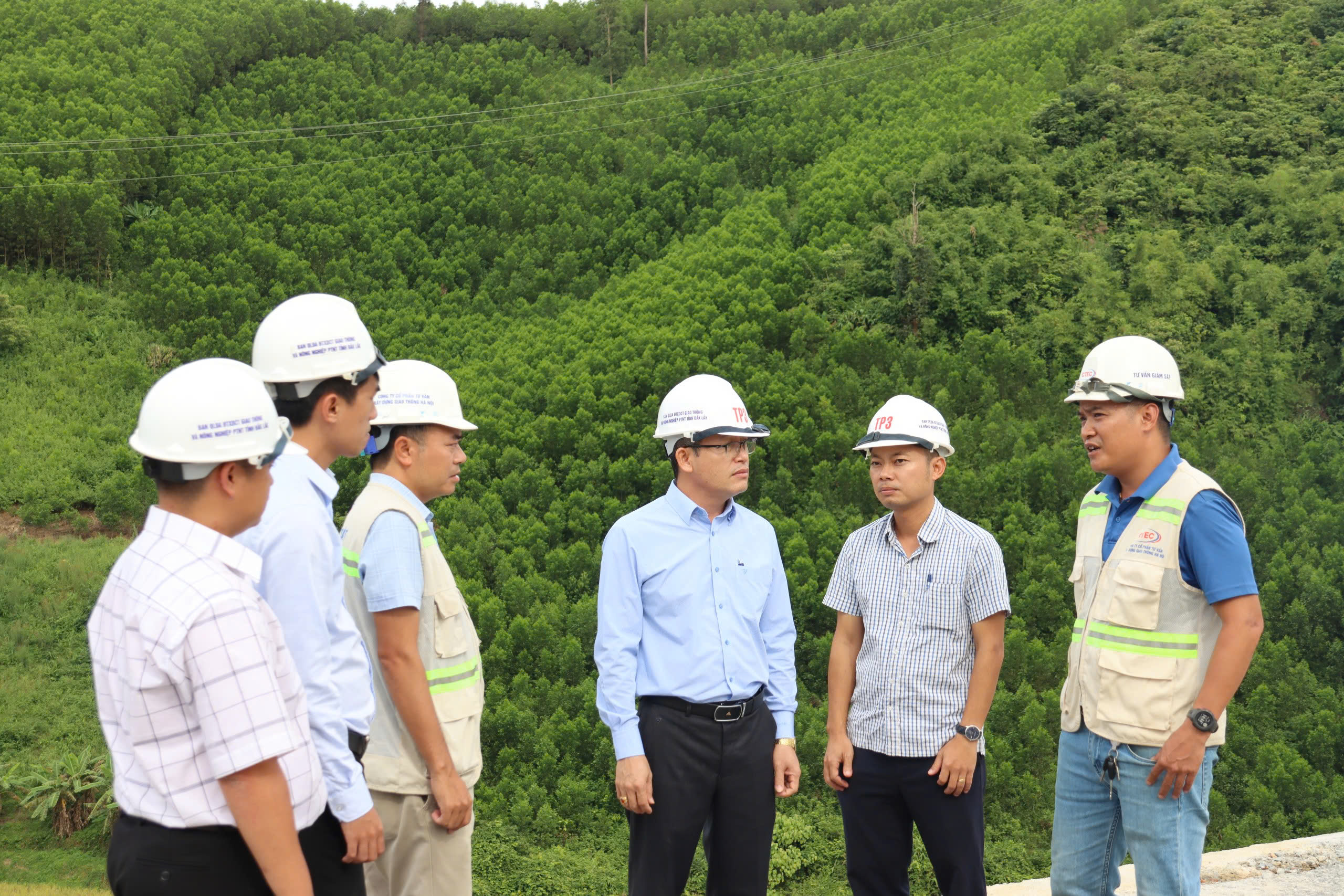 Thi đua chào mừng Đại hội Đảng trên công trình giao thông trọng điểm