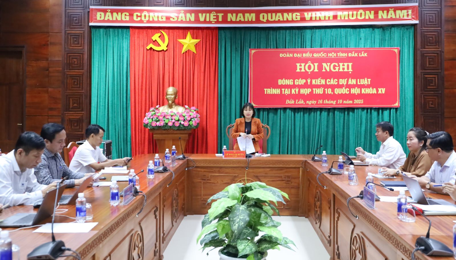 Đoàn đại biểu Quốc hội tỉnh Đắk Lắk lấy ý kiến góp ý các dự thảo Luật