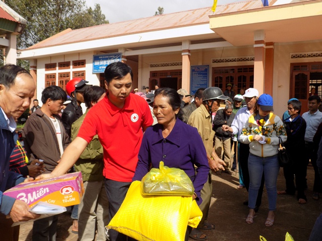 Vận động hơn 18 tỷ đồng cho phong trào tết vì người nghèo và nạn nhân chất độc da cam xuân Bính Thân 2016