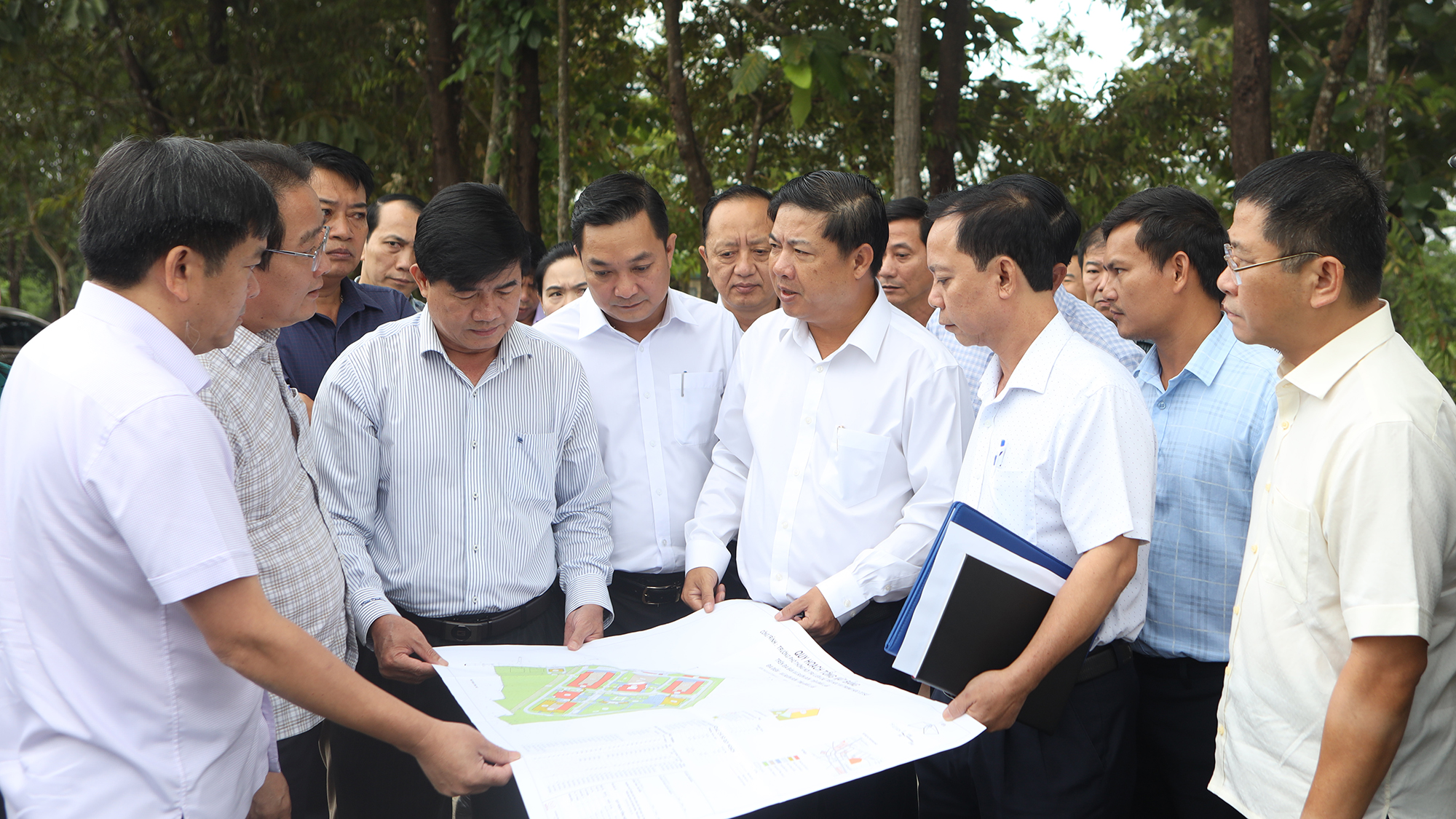 Bí thư Tỉnh ủy Đắk Lắk kiểm tra các điểm xây dựng trường phổ thông nội trú tại các xã biên giới