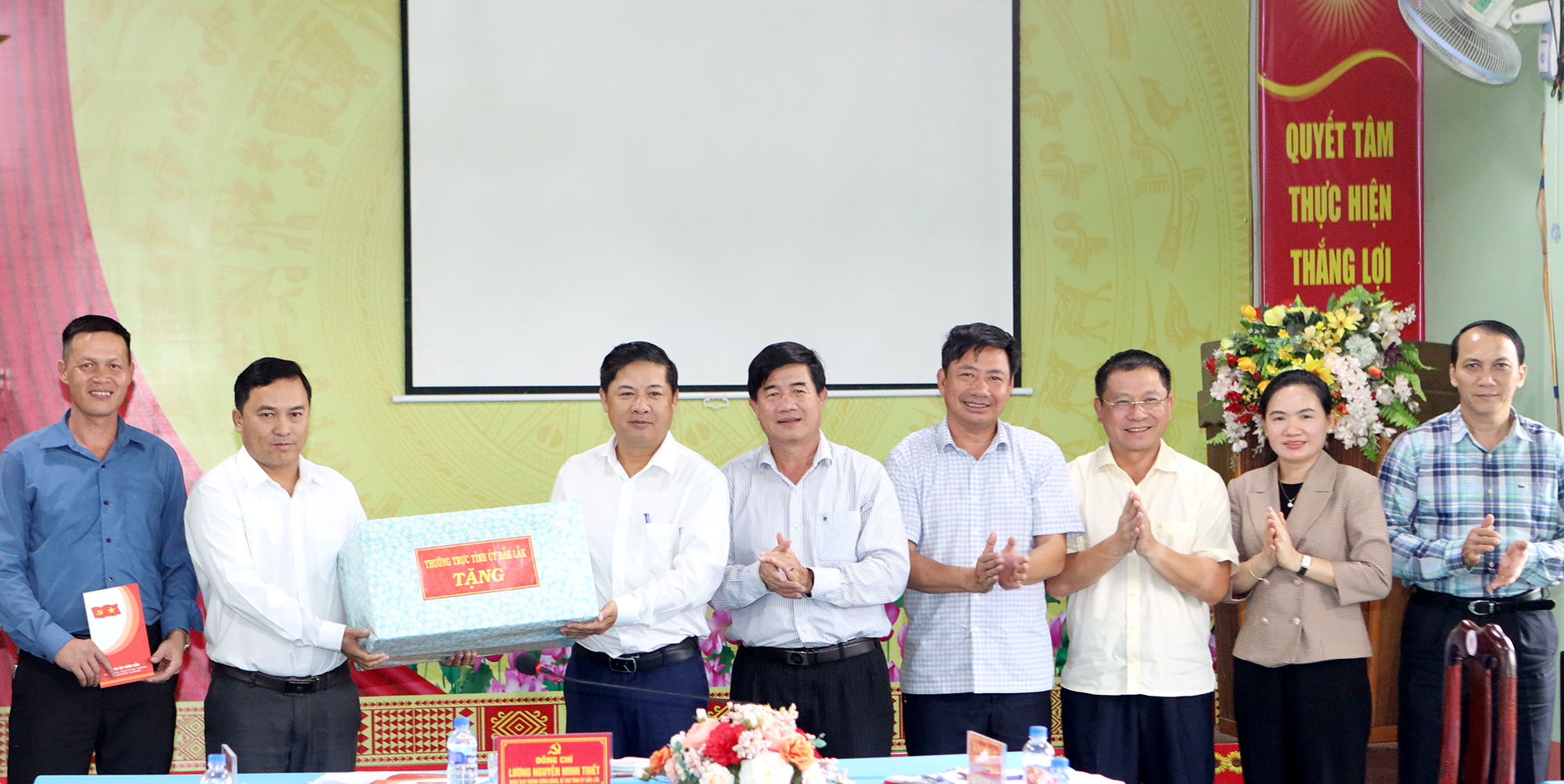 Đoàn công tác của Thường trực Tỉnh ủy làm việc với Ban Thường vụ Đảng ủy xã Ia Lốp