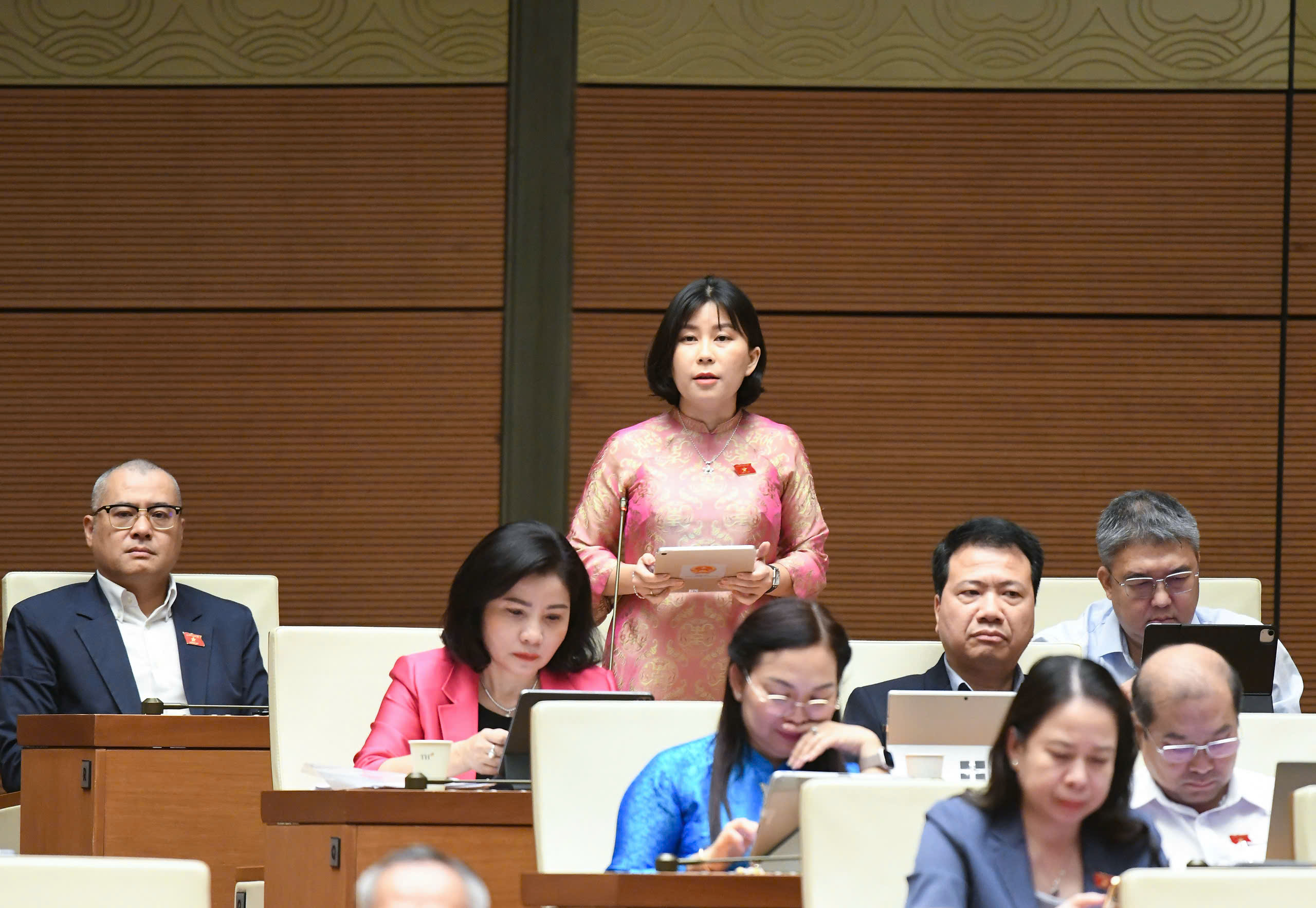 Đoàn đại biểu Quốc hội tỉnh Đắk Lắk thảo luận về việc thực hiện chính sách, pháp luật về bảo vệ môi trường