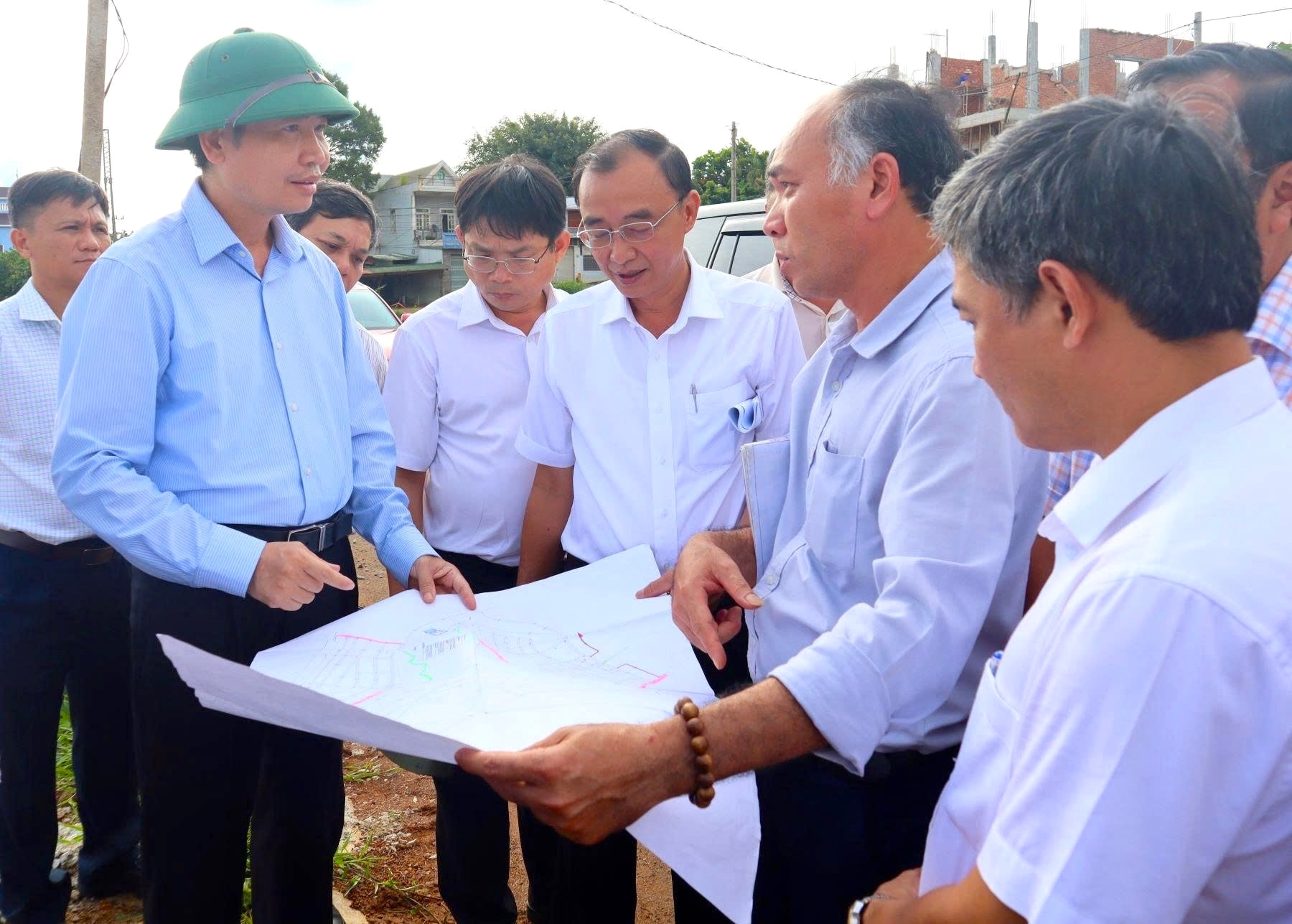 Đôn đốc, đẩy nhanh tiến độ và tháo gỡ vướng mắc tại các dự án trọng điểm trên địa bàn tỉnh