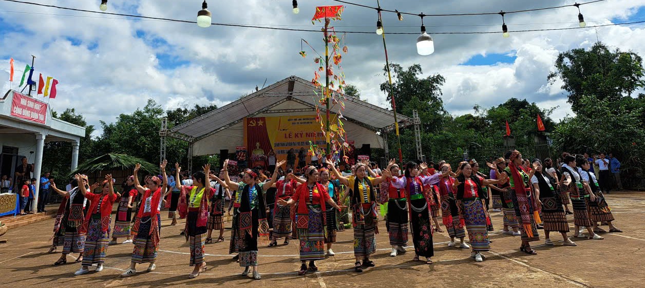 Buôn Thái, xã Ea Kiết tổ chức kỷ niệm 30 năm thành lập, Ngày hội Đại đoàn kết toàn dân tộc và Lễ hội Mừng lúa mới năm 2025