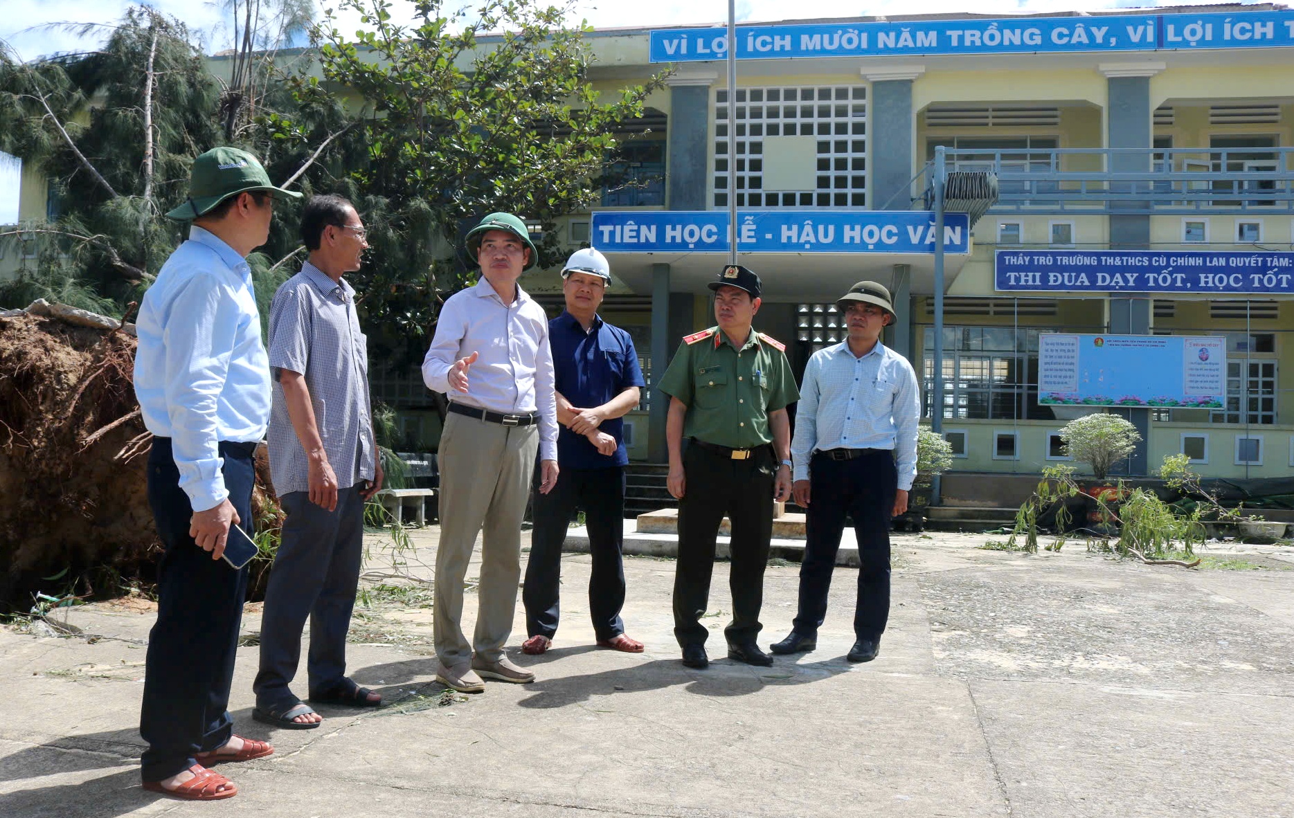 Chủ tịch UBND tỉnh Tạ Anh Tuấn: Huy động toàn lực khắc phục hậu quả bão số 13, sớm ổn định đời sống nhân dân