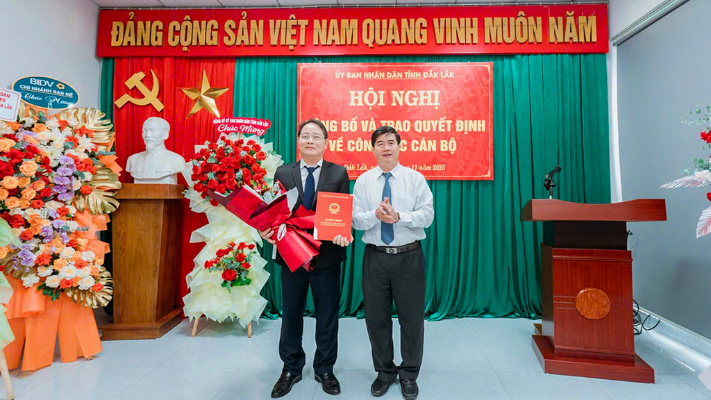 Công bố quyết định bổ nhiệm Giám đốc Ban Quản lý dự án đầu tư xây dựng công trình dân dụng và công nghiệp tỉnh Đắk Lắk