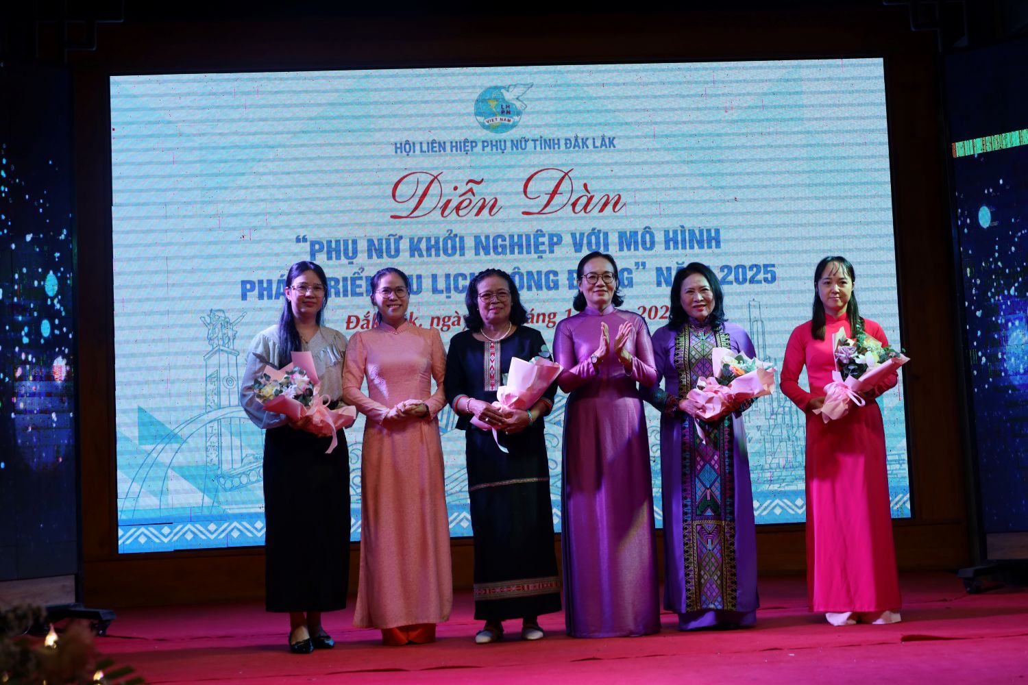 Diễn đàn “Phụ nữ khởi nghiệp với mô hình phát triển du lịch cộng đồng”