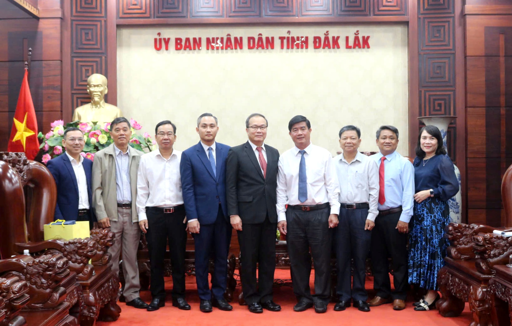 The Vice Chairman of the Provincial People’s Committee receives the Consul General of Laos in Da Nang