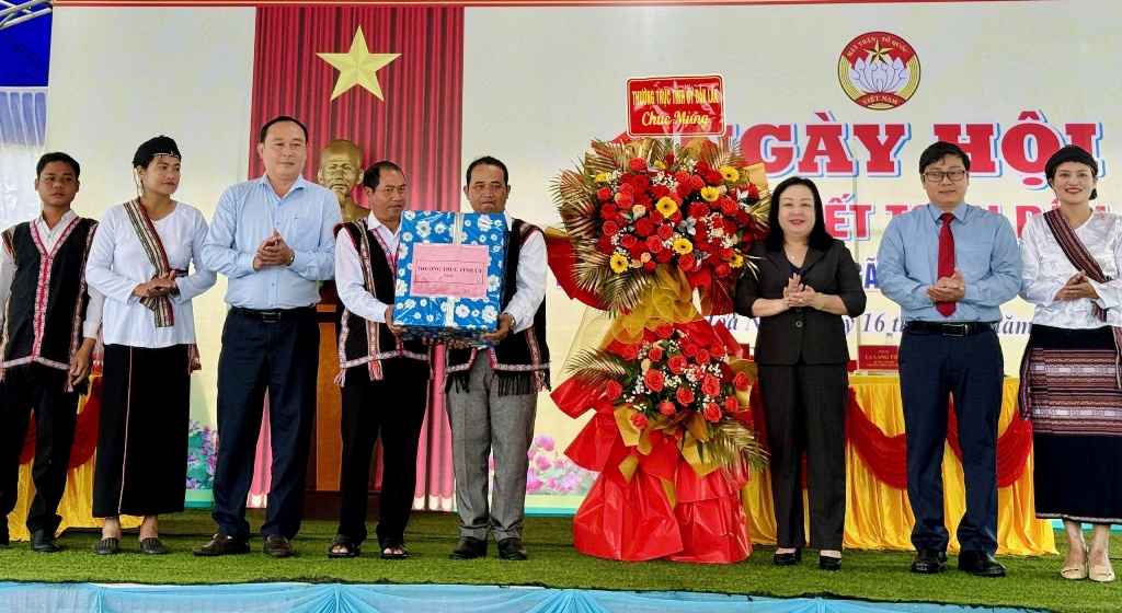 Deputy Secretary of the Provincial Party Committee Attends Great National Unity Festival in Hoa Ngai Village
