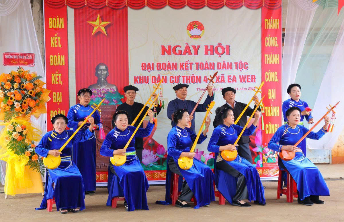 Không khí đoàn kết lan tỏa tại Ngày hội của thôn 4, xã Ea Wer