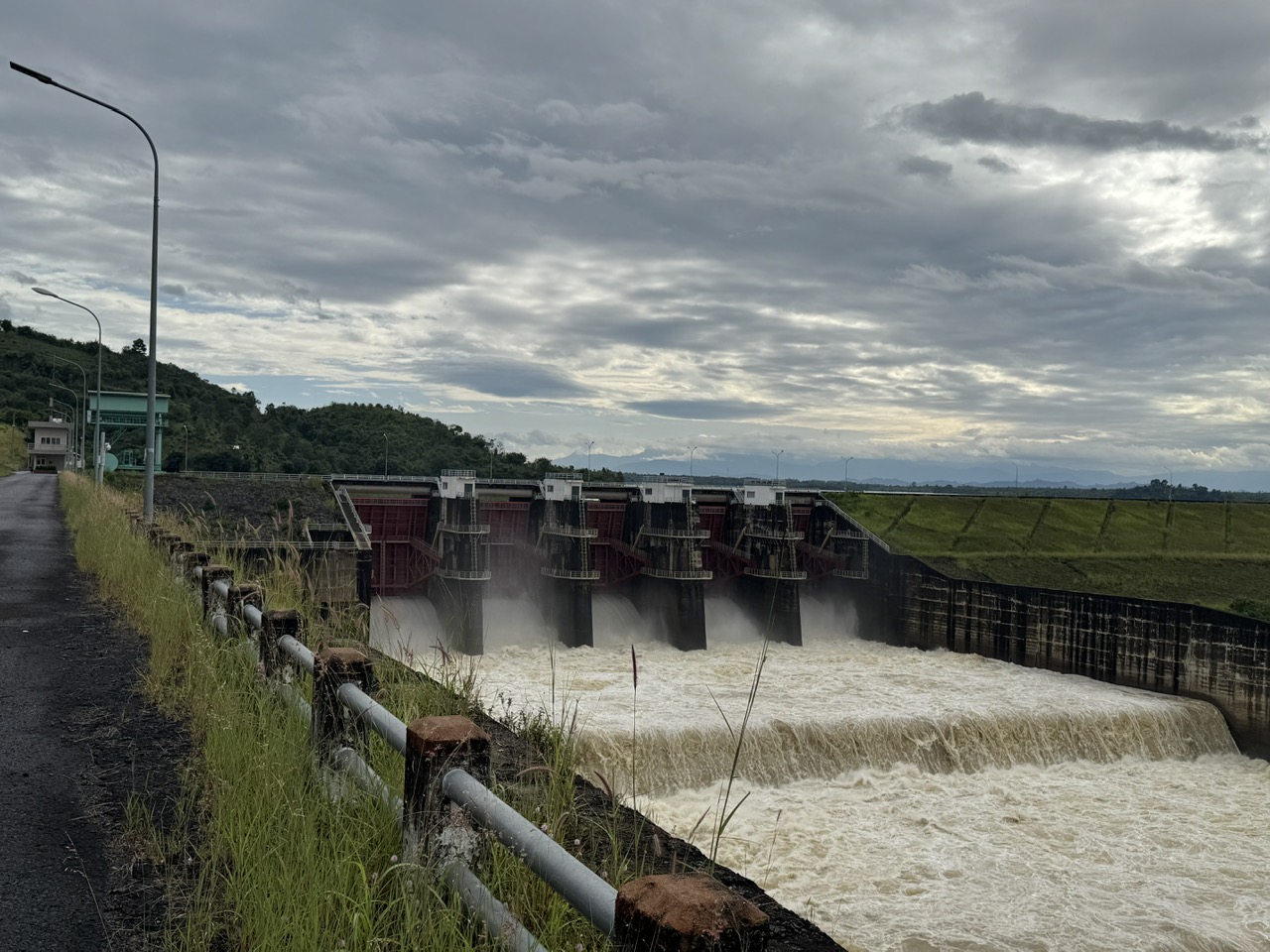 Xả tràn các hồ chứa thủy điện trên lưu vực sông Sêrêpốk