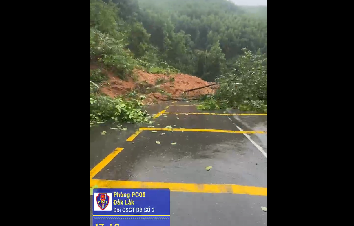 Cảnh báo sạt lở nguy hiểm tại đoạn đường Km 35+300 đèo Phượng Hoàng xã Ea Trang