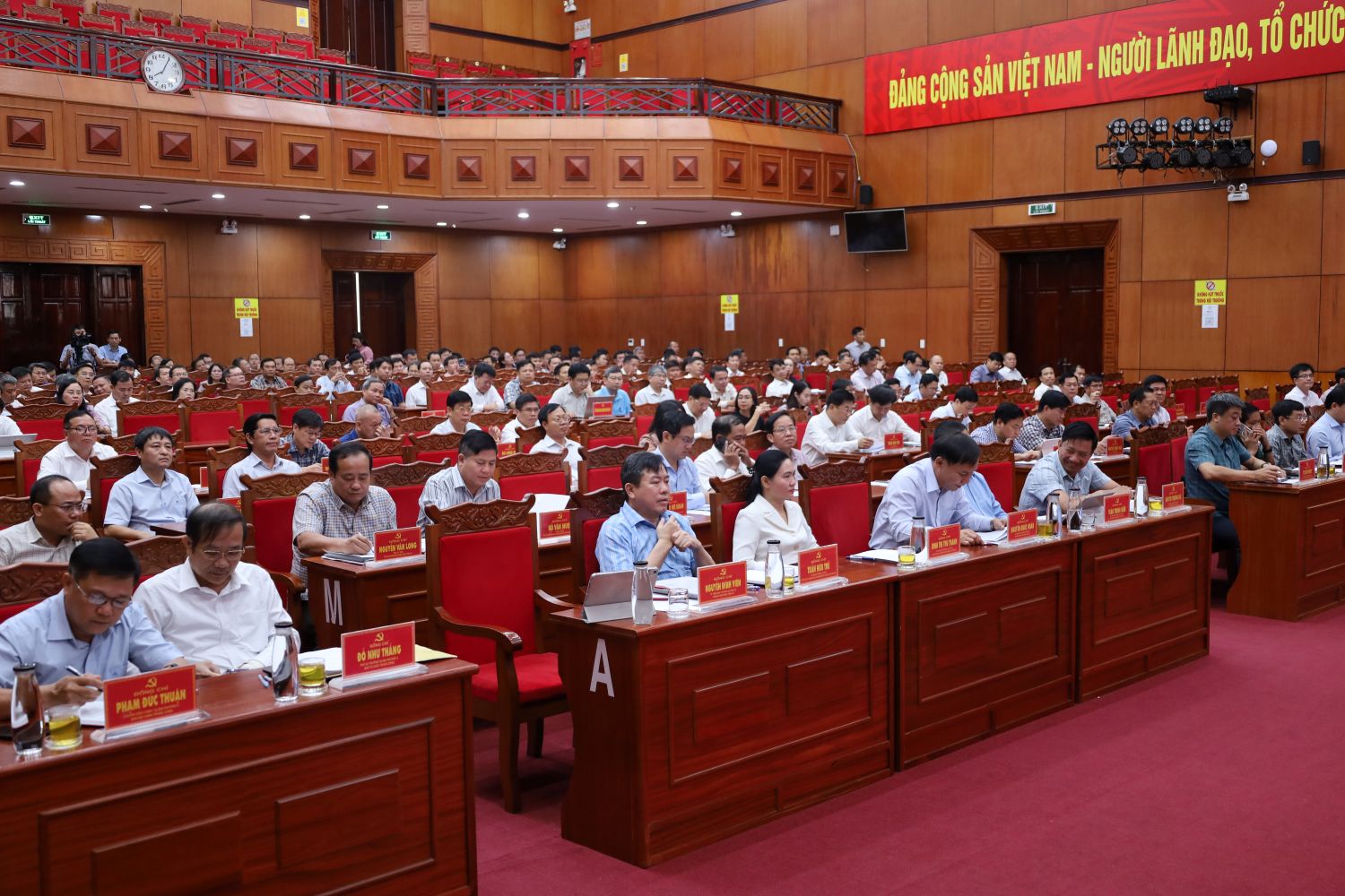 Triển khai thực hiện Nghị quyết số 02-NQ/TU ngày 24/10/2025 của Ban Chấp hành Đảng bộ tỉnh về phương hướng, nhiệm vụ trọng tâm quý IV/2025