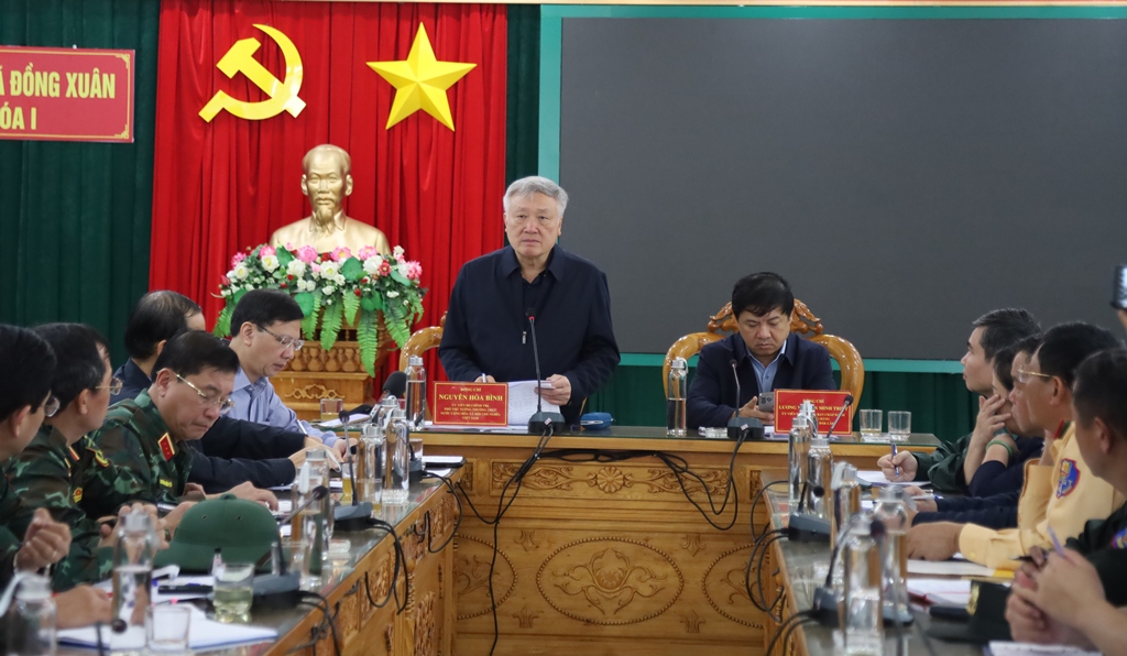 Phó thủ tướng Thường trực Nguyễn Hòa Bình yêu cầu phải tập trung toàn bộ lực lượng để khắc phục hậu quả lũ lụt