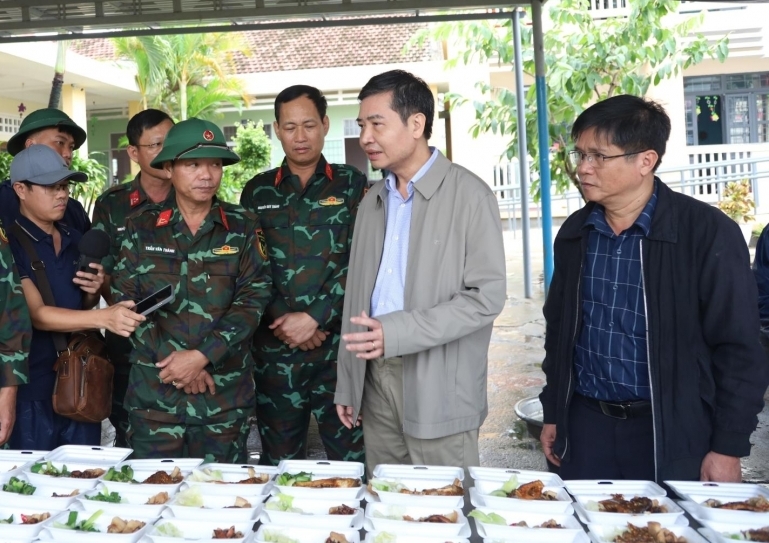 Chủ tịch UBND tỉnh thăm và kiểm tra tình hình khắc phục mưa lũ trên địa bàn tỉnh