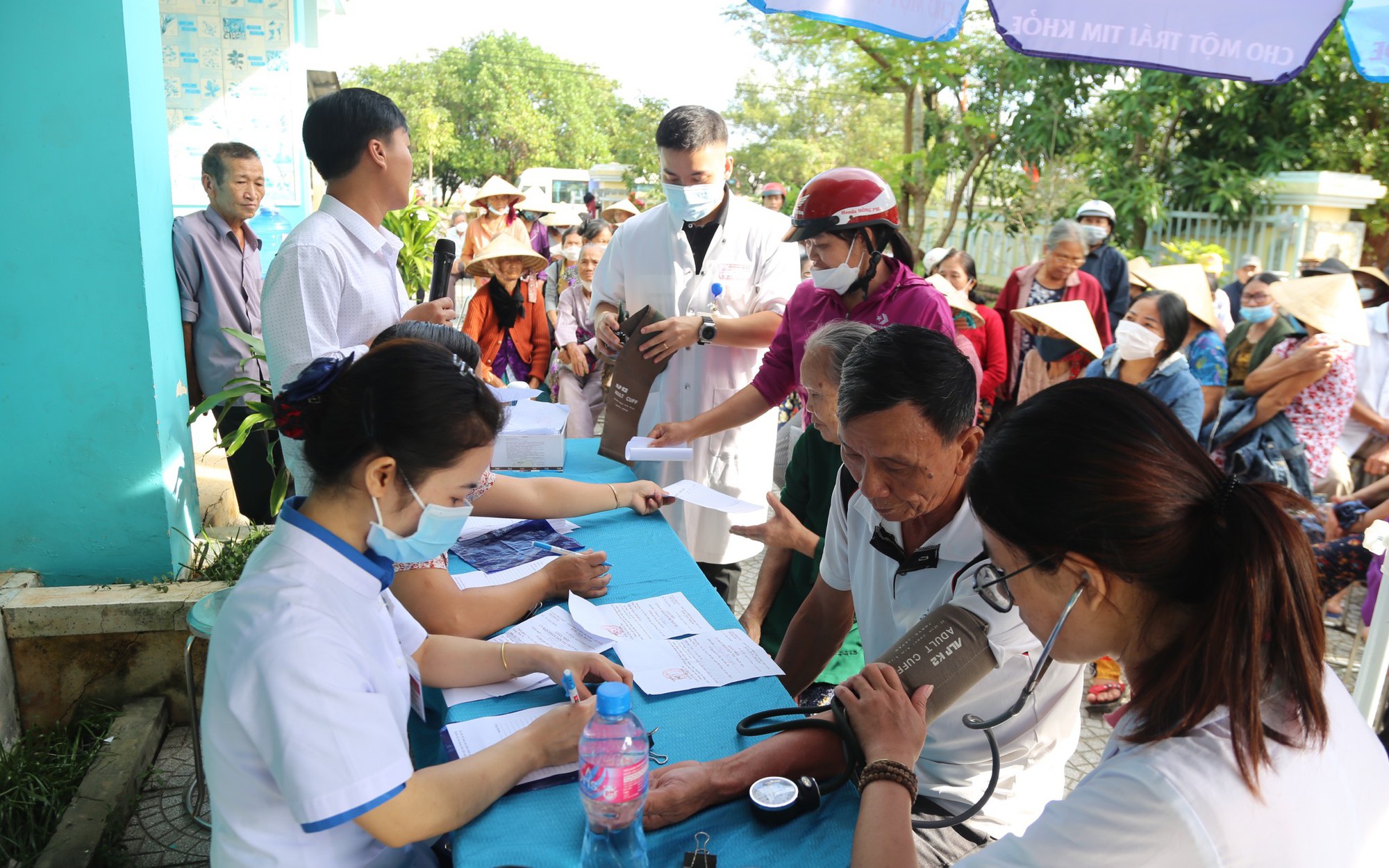 Khẩn trương khắc phục thiệt hại do mưa lũ để bảo đảm công tác khám chữa bệnh và chăm sóc sức khỏe Nhân dân