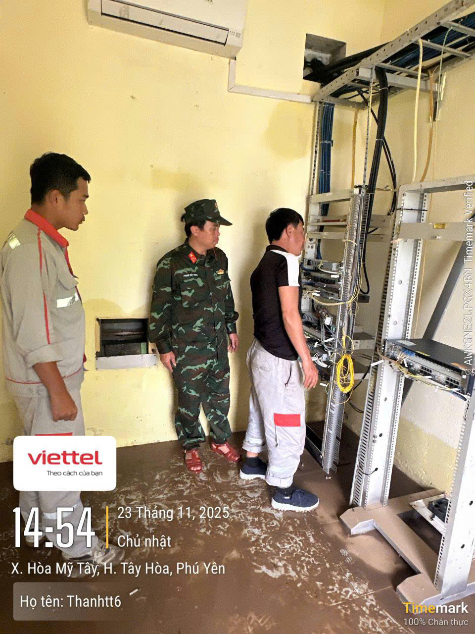 Đẩy nhanh tiến độ khôi phục hạ tầng, bảo đảm thông tin liên lạc ổn định trong thời gian sớm nhất