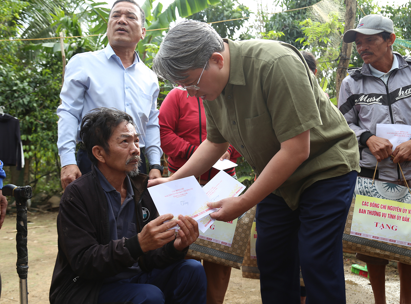 Minister of Justice Nguyen Hai Ninh visits Flood-Affected Residents in Hoa Son, Dak Lak