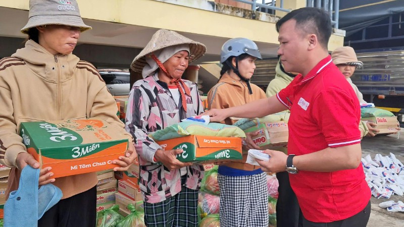 Bảo đảm trật tự trong tổ chức tiếp nhận, phân phối hàng cứu trợ khắc phục hậu quả mưa lũ