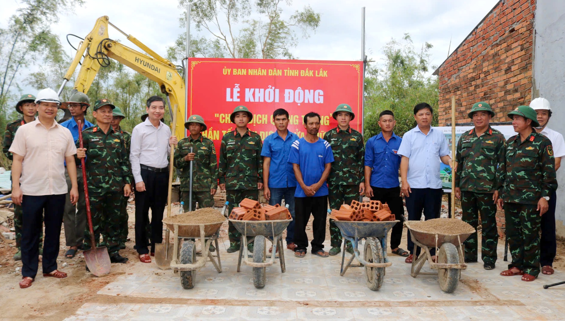 Đắk Lắk khởi động “Chiến dịch Quang Trung” thần tốc xây dựng, sửa chữa nhà cho đồng bào bị bão lũ