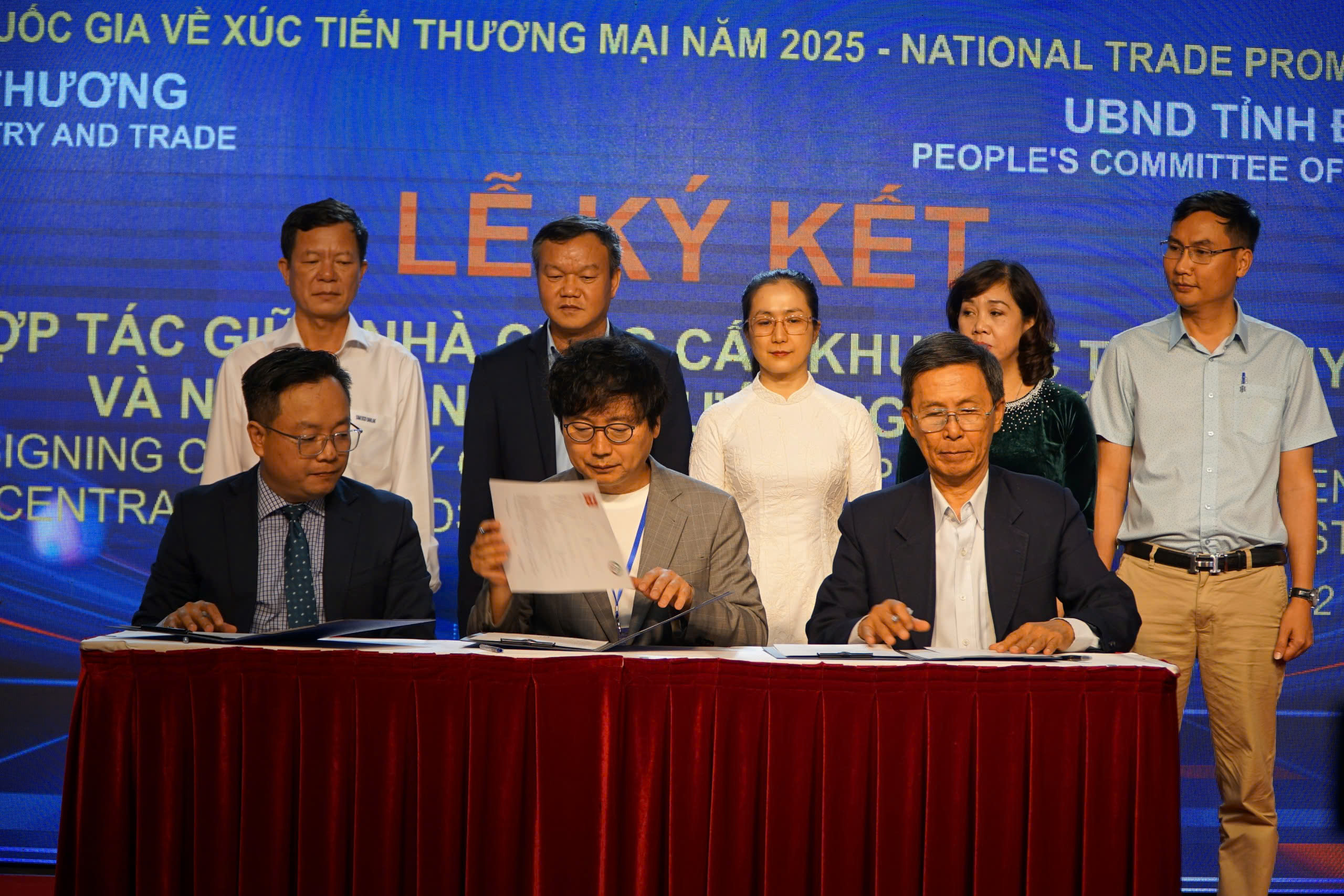 67 Biên bản ghi nhớ ký kết hợp tác thu mua nông sản Tây Nguyên